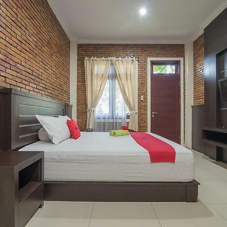 Reddoorz Plus Near Cambridge City Square 2 Medan Exterior photo