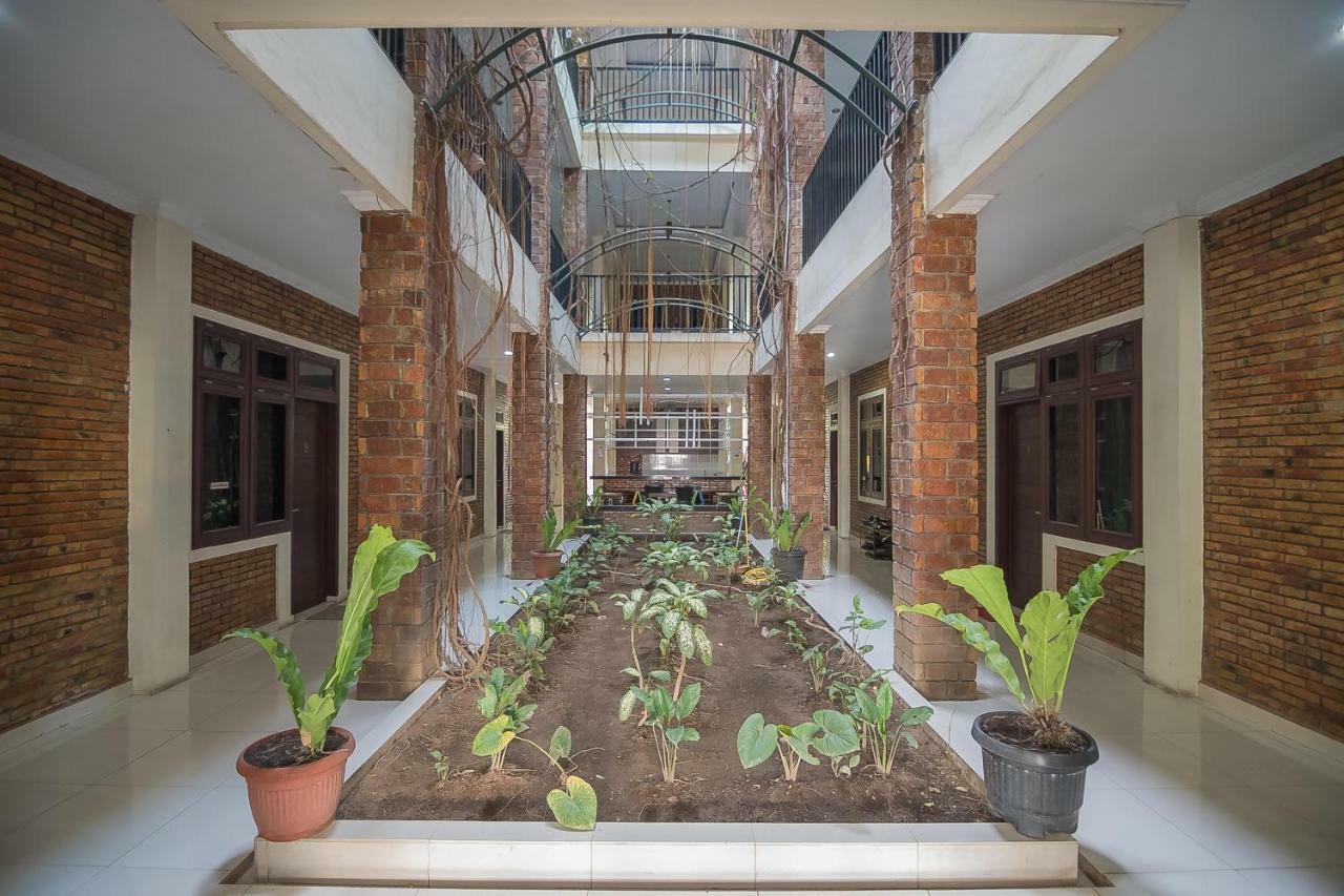 Reddoorz Plus Near Cambridge City Square 2 Medan Exterior photo